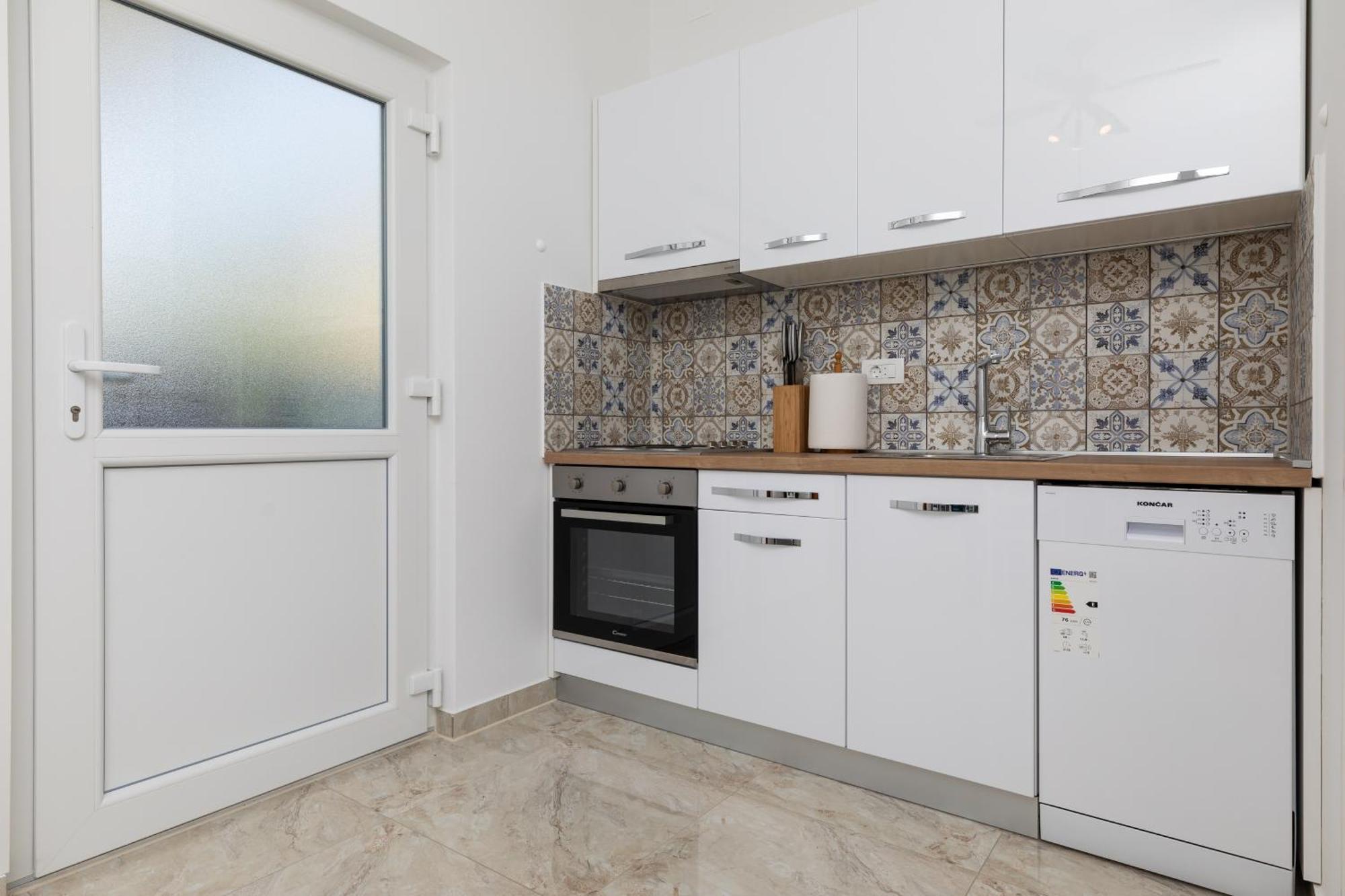 Apartments With A Parking Space Pisak, Omis - 5975 Номер фото